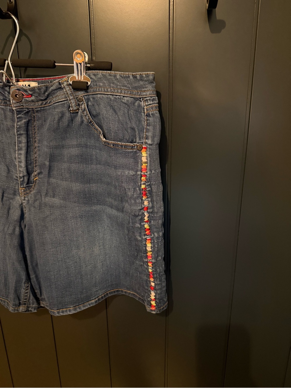 🌈 EV1 Alex Relaxed Denim Boho Shorts with Colorful Side Stitched Trim - Size 16 - Picture 4 of 15